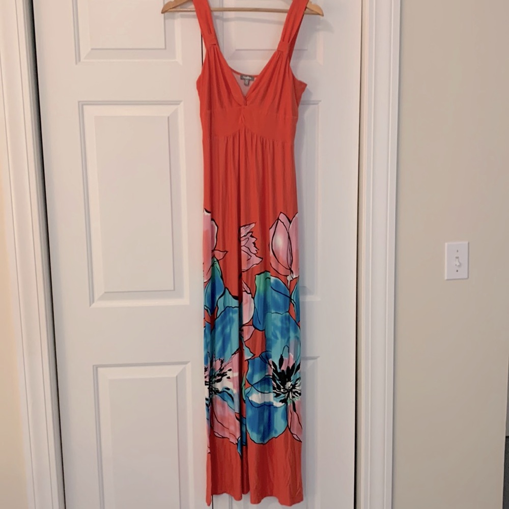 Excellent condition. Neiman Marcus V Neck Maxi. Peach/coral colored floral.